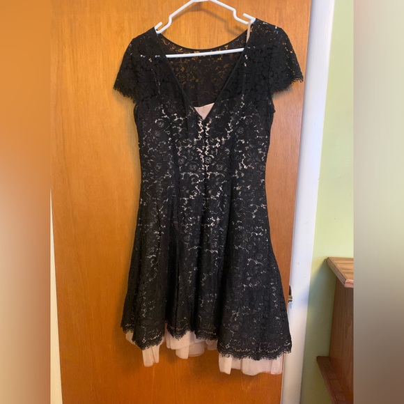 Black dress - Picture 2 of 3